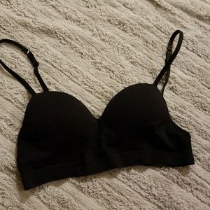 Black sports bra